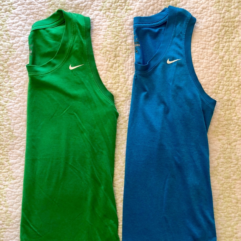2 Nike Womens Workout Tank tops